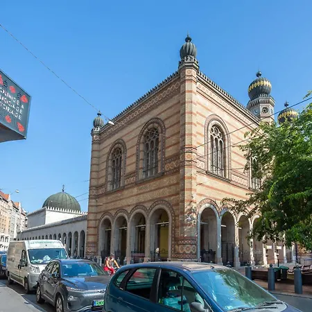 Ultra - Quality * Budapest